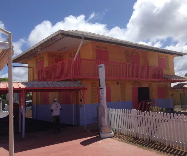 Mise en peinture - École de Cayenne - Guyane