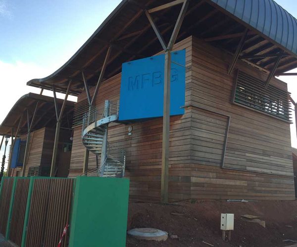 Mise en peinture et lasure de la Maison du Bois - Guyane 4